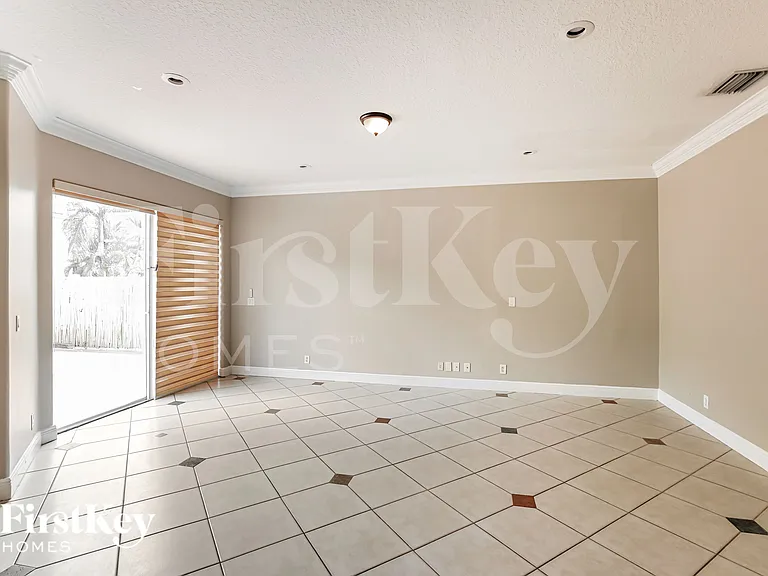 16324 SW 15th St — Photo 2