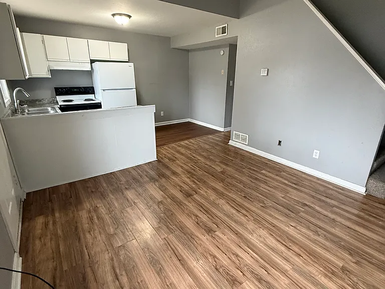 810 Pond St #810 — Photo 2