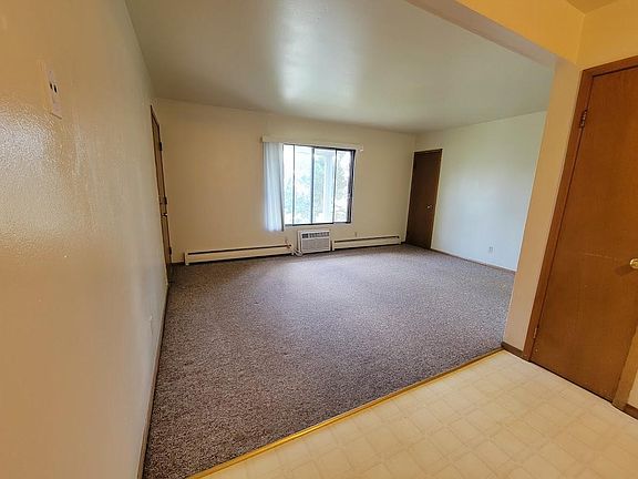 4th image of 1317 E Kilbourn Ave