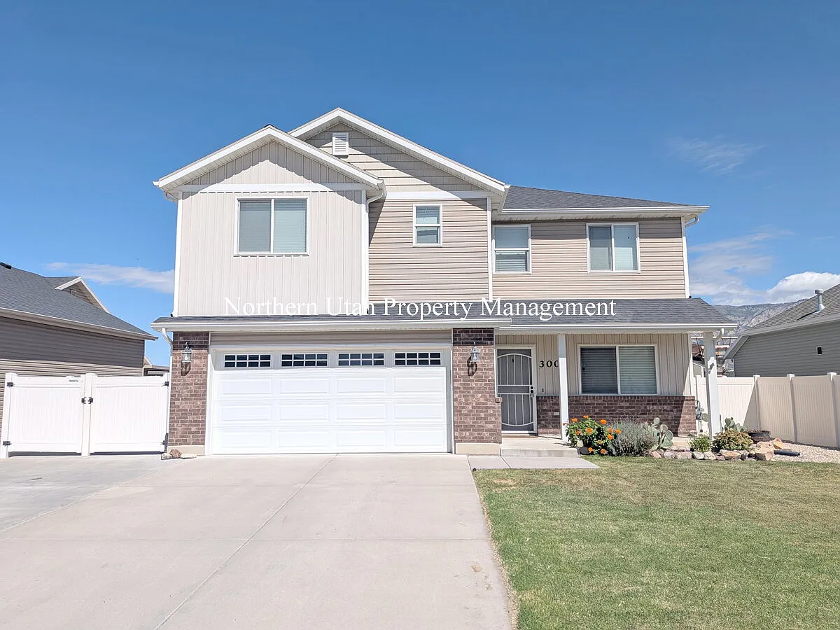 5 bed, 2.5 bath, $2,500 — Photo 1