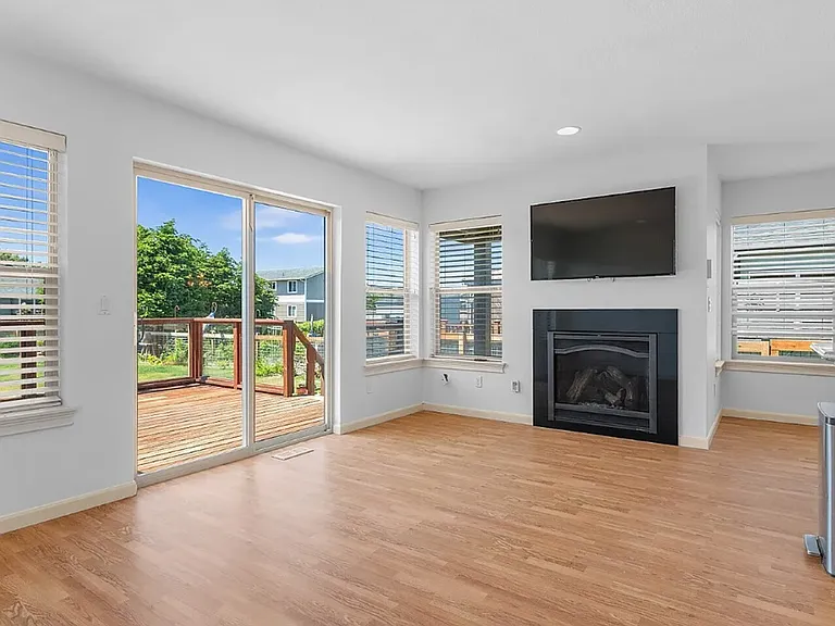 33003 G Pl — Photo 13