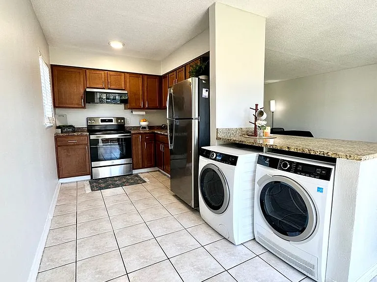 1700 Van Ness St — Photo 27