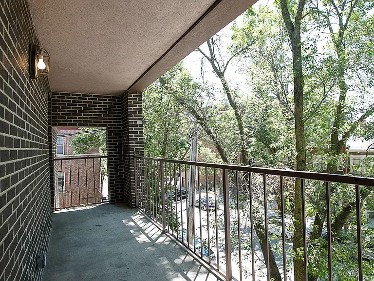 415 N Henry St — Photo 36