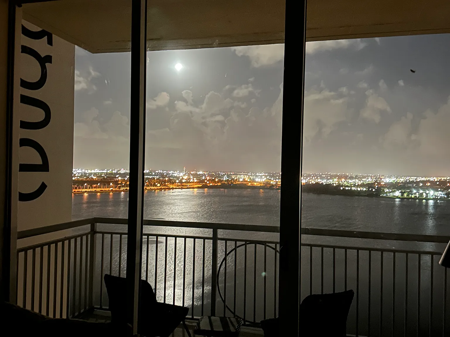2 bed, 1036 sqft, $4,500 — Photo 3