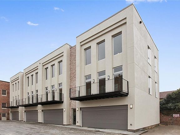 3rd image of 818 Dauphine St Townhouse 100