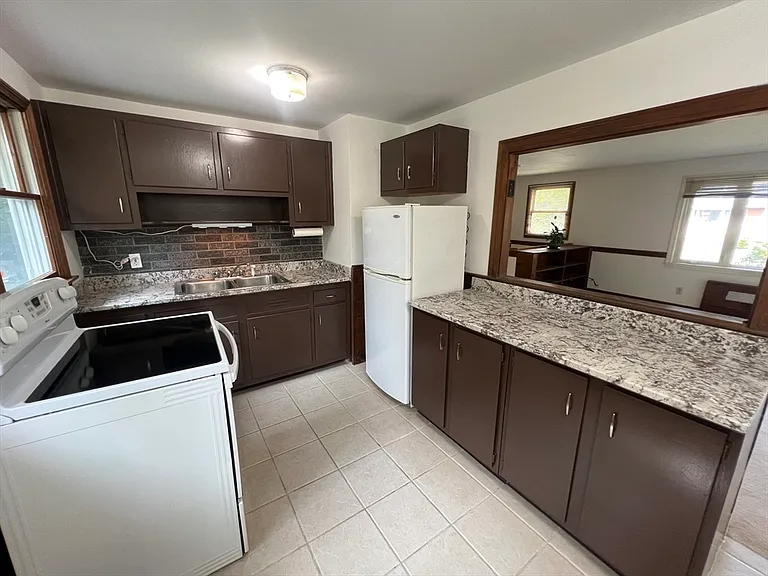 12 Saran Ave #12 — Photo 3