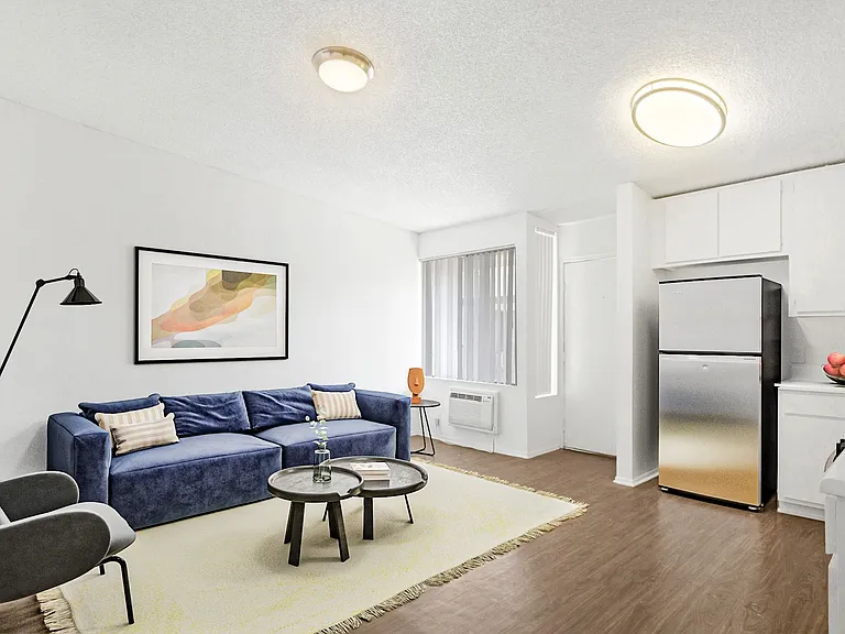 Vanowen Square Apartments — Photo 6