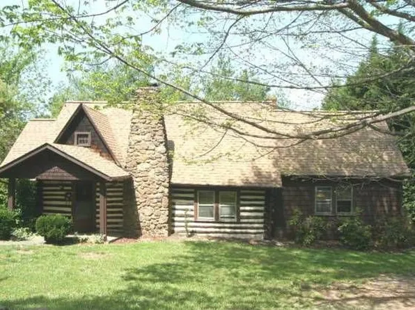 7 Scuffle Hill St, Martinsville, VA 24112