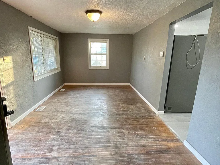 322 E Avenue D — Photo 21