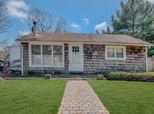 24 Garden Rd, Rocky Point, NY 11778