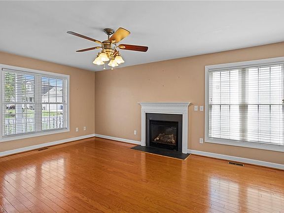 4th image of 805 Apple St