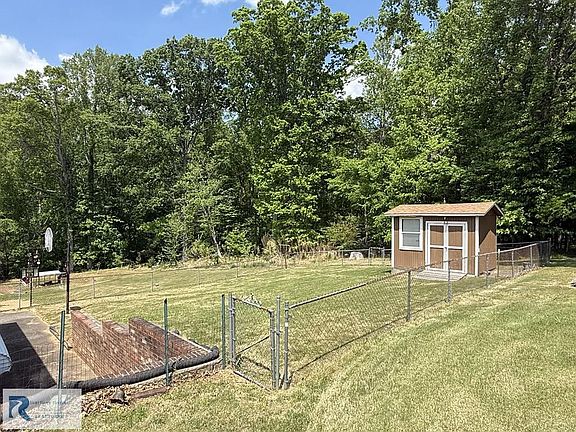 5th image of 408 Greenwich Cir