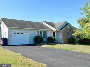 225 Rhoda Dr, Bunker Hill, WV 25413