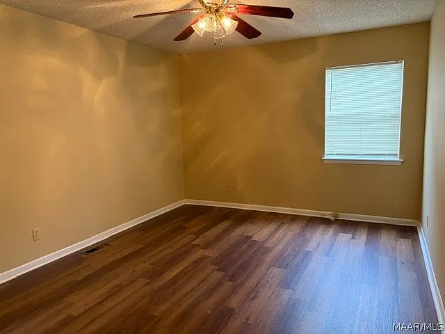 560 Farmington Rd — Photo 11