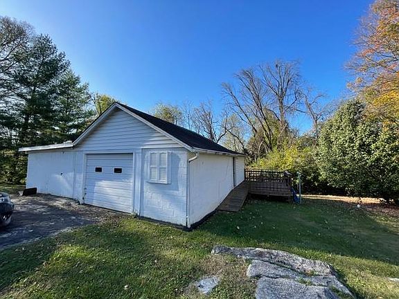 4th image of 3334 Hillcrest Dr