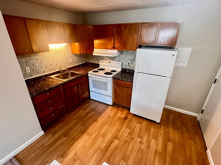 160 W Main St #7 — Photo 2