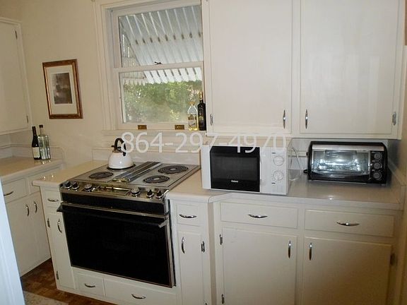 2nd image of 9 N Park Dr