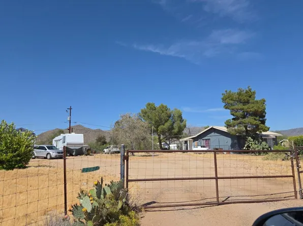 22600 W Roadrunner Ln, Congress, AZ 85332