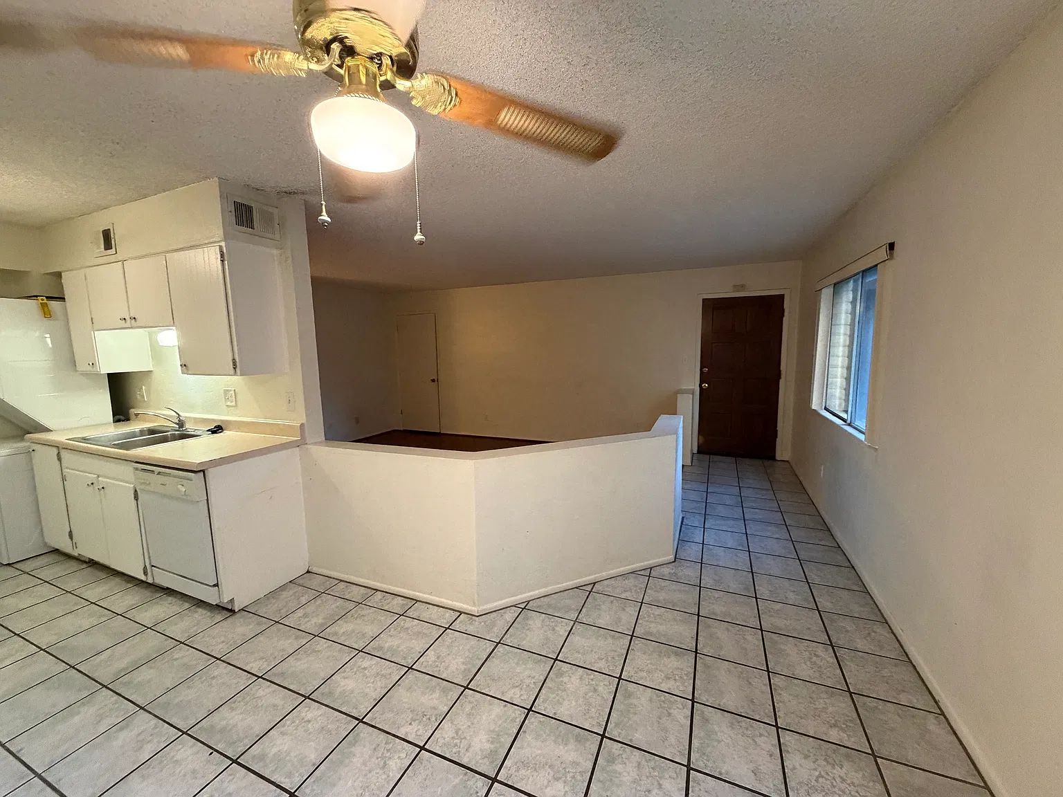 810 S Kolb Rd — Photo 4