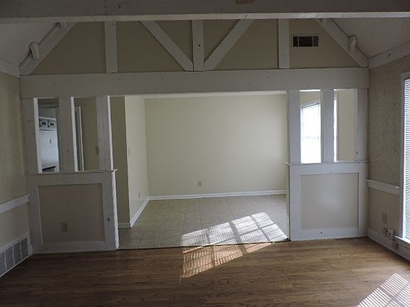 4th image of 6179 Holly Park Dr