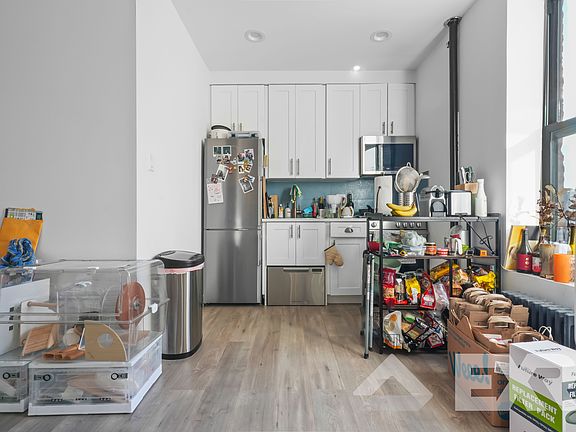 3rd image of 326 Bedford Ave #F2s