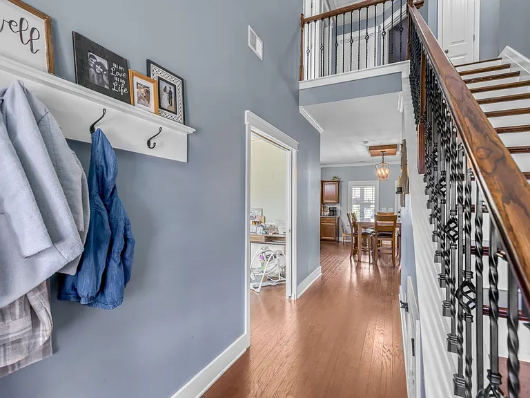 324 Frontier Cir — Photo 7