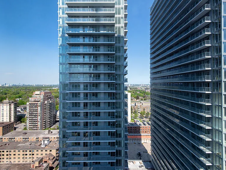 200 Redpath Ave — Photo 96