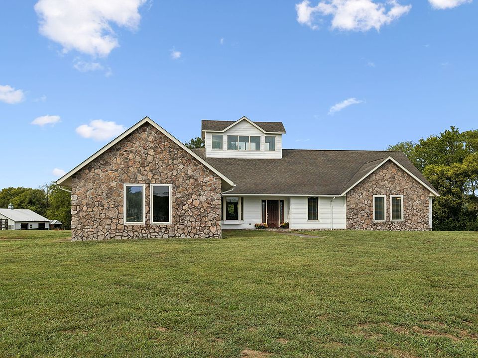 7th image of 4376 Trousdale Ln