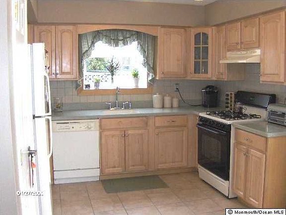 REMODELED KITCHEN CORIAN COUNTER TOPS