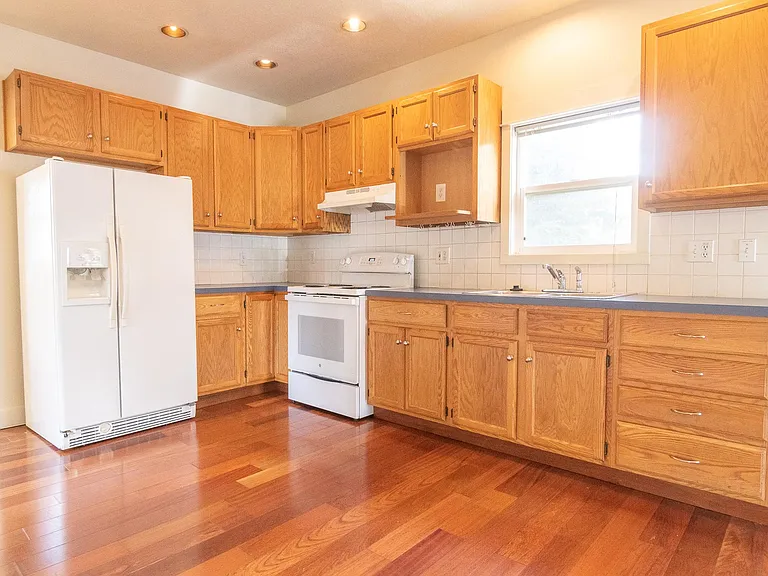 1004 N Mason St — Photo 5