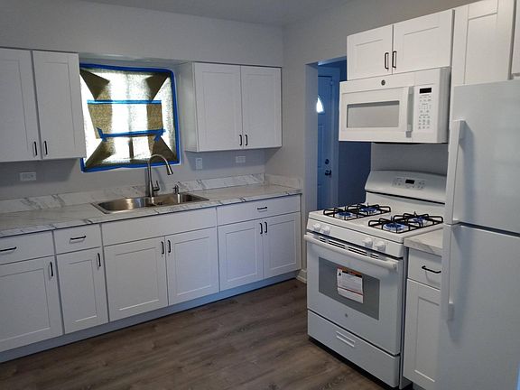 3rd image of 1339 Woodview Ave
