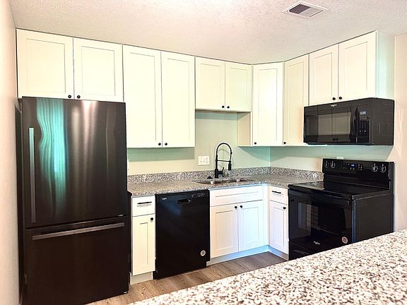 5th image of 7212 Creekview Dr APT 10