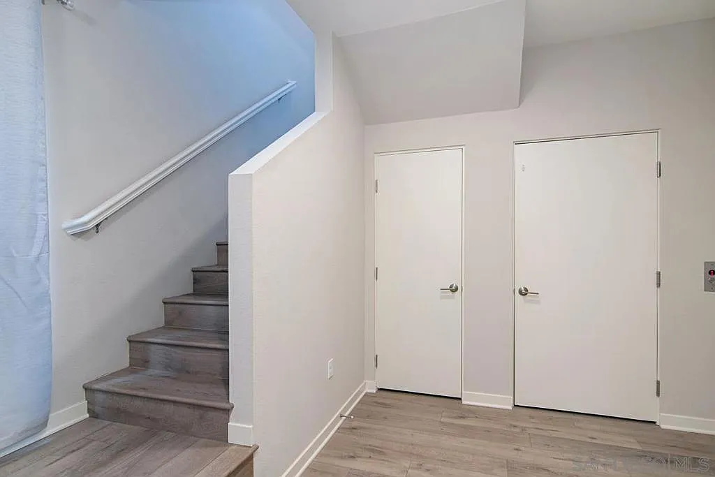 3 bed, 2.5 bath, 2198 sqft, $6,515 — Photo 3