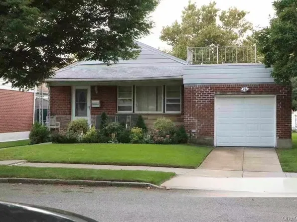 (undisclosed Address), Fresh Meadows, NY 11365