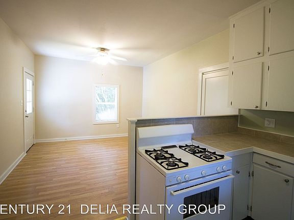 2nd image of 133 Country Club Cir #B