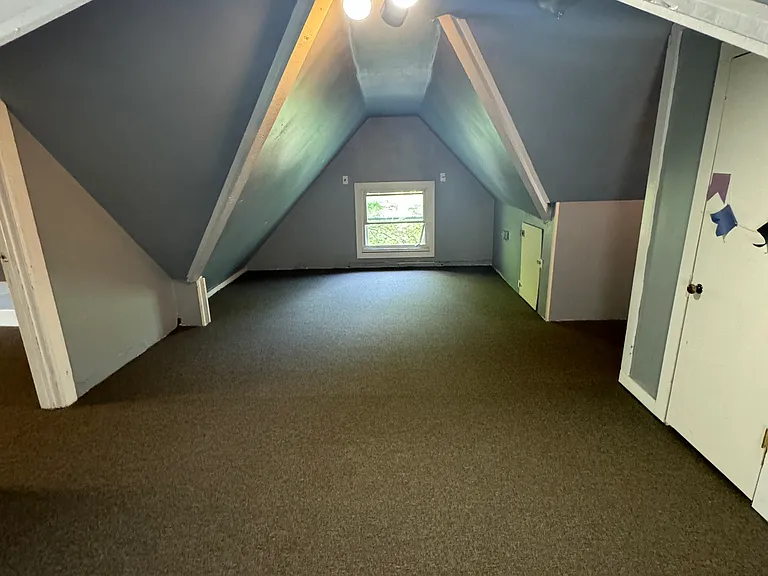 1900 N Oakland Ave — Photo 10