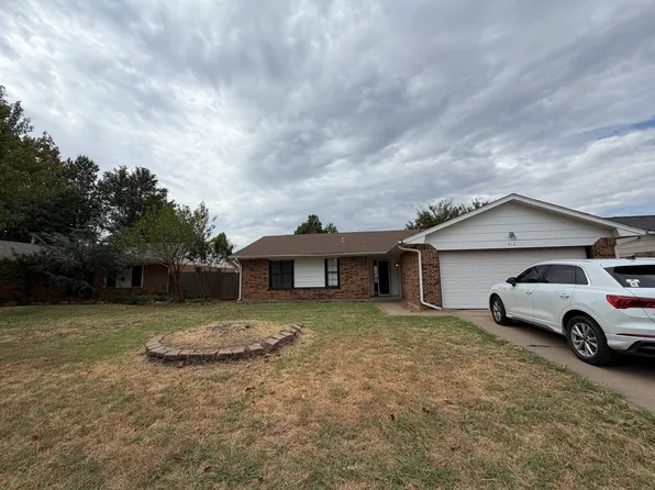 412 Clermont Dr, Edmond, OK 73003
