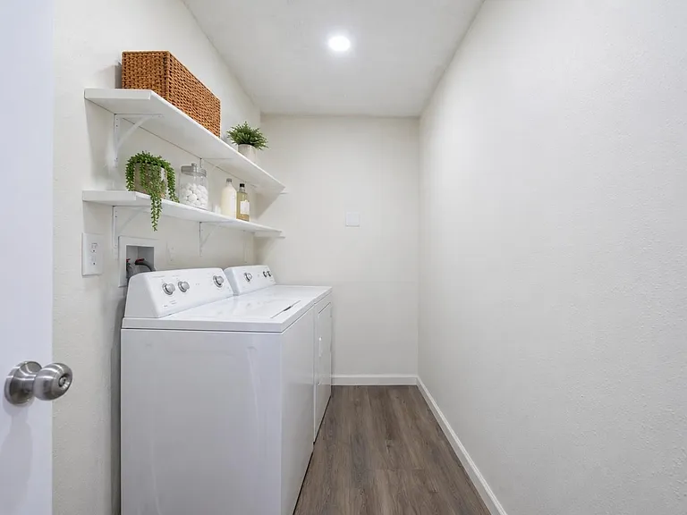 6526 Lynngate Dr — Photo 10