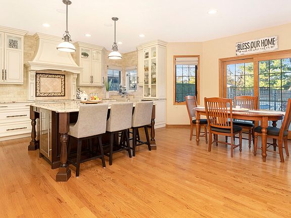 3rd image of 11422 Wexford Dr