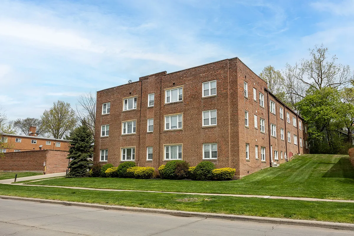 Building Photo - 3235 Meadowbrook Blvd