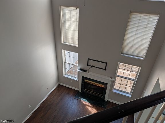 5th image of 34 Mayflower Dr