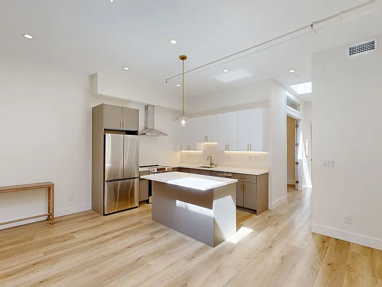 2952 Folsom St — Photo 22