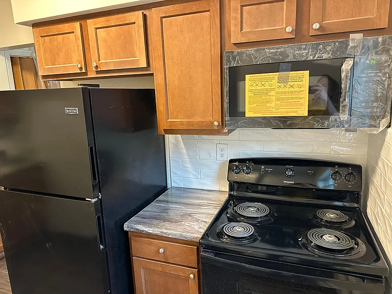 1800 Webster Ave #6 — Photo 6