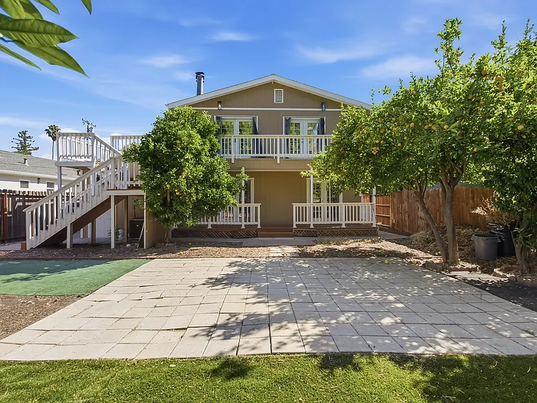 1162 Davis St — Photo 36