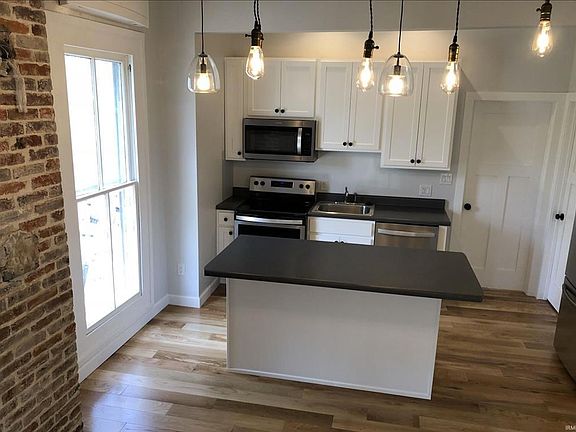 3rd image of 726 W 6th St APT 1