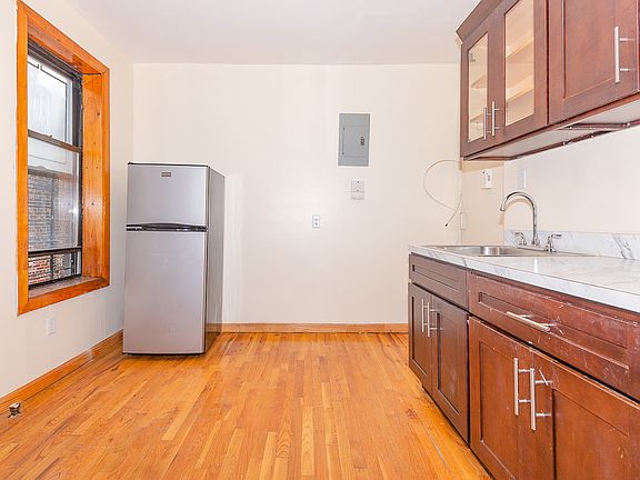 2nd image of 134 Boerum St APT E1