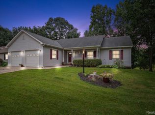 2410 Chestnut Bnd, Howell, MI 48855