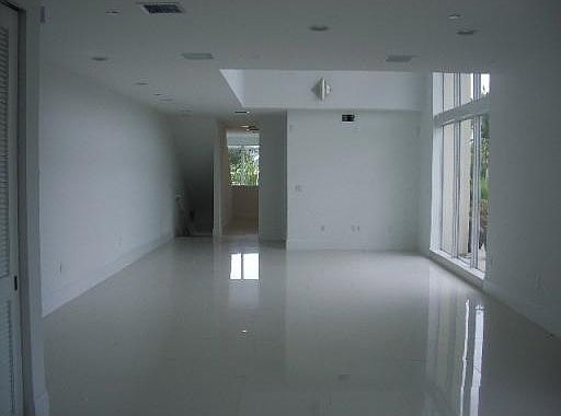 4th image of 733 SE 13th St