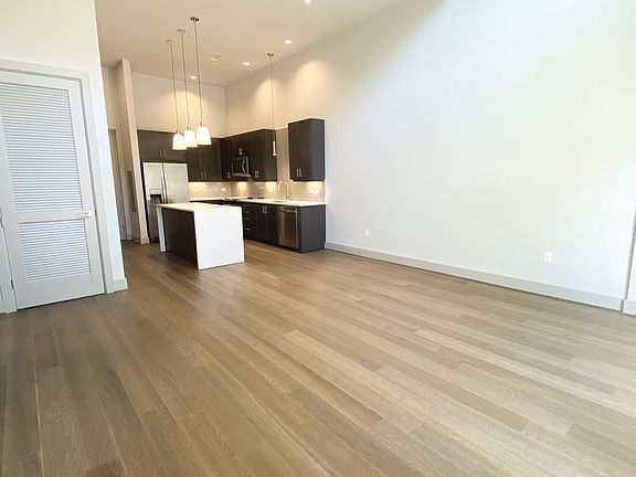 4th image of 3113 N Houston St #126