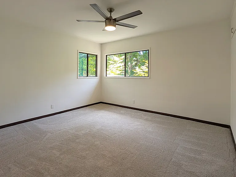 545 Hillgreen Dr — Photo 12